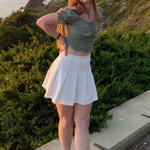 Eyeshadow Pleated White Mini Skirt